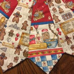 Christmas Tree Skirt, Gingerbread Dianna Marcum Fabric, Quilted Small Skirt - thumbnail 4
