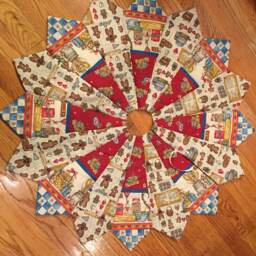 Christmas Tree Skirt, Gingerbread Dianna Marcum Fabric, Quilted Small Skirt - thumbnail 2