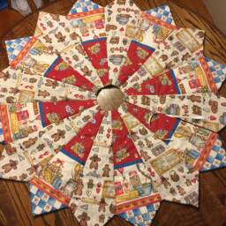Christmas Tree Skirt, Gingerbread Dianna Marcum Fabric, Quilted Small Skirt - thumbnail 3