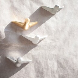 Jewelry Hanger, 4 Birds Gold, Silver Concrete & White - thumbnail 3