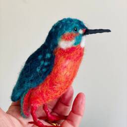 Kingfisher Sculpture - Wildlife Decor, British Art, Handmade Wool Kingfisher Figurine - thumbnail 2
