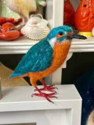 Kingfisher Sculpture - Wildlife Decor, British Art, Handmade Wool Kingfisher Figurine - thumbnail 1