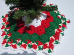 Crochet Mini Christmas Tree Skirt, Red & Green, 20 Inch. Tabletop Skirt - thumbnail 1