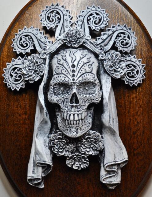 Dia De Los Muertos Wall Plaque, Hand Painted Resin - Mexican Gothic Art Spooky Day Of The Dead Skull Plaque For Home Decor - image 1