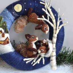 Christmas & Winter Wall Art Decor Wreath Squirrel Family, Holiday Hanging Decor, Decoration - thumbnail 3