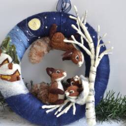 Christmas & Winter Wall Art Decor Wreath Squirrel Family, Holiday Hanging Decor, Decoration - thumbnail 2