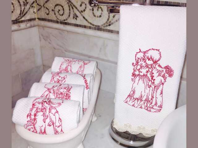 Embroidered Fingertip Towel Set/Scalloped Lace Love Design Bathroom Decor - image 1