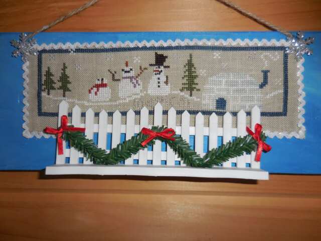 Frosty & His Family Wall Hanging - image 1