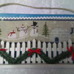Frosty & His Family Wall Hanging - thumbnail 4