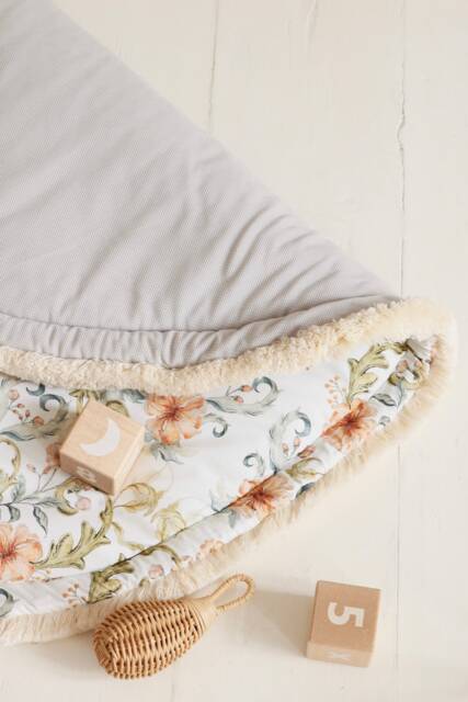 Tangled Flowers & Grey Velvet - Round Baby Play Mat, Boxkleed, Krabbeldecke - image 1