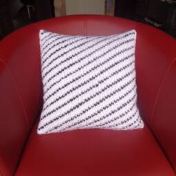 Cushion + Cover Acrylic Geometric Lines - thumbnail 4