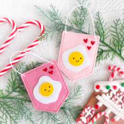 Little Fried Egg Mini Banner, Cute Egg Kitchen Decor, Small Wall Hanging, Felt Ornament, Pennant Banner, Lovers Gift, Stocking Stuffer