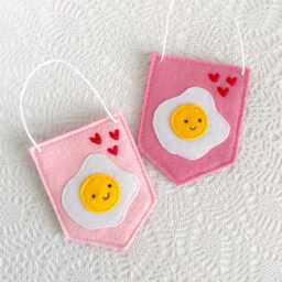 Little Fried Egg Mini Banner, Cute Egg Kitchen Decor, Small Wall Hanging, Felt Ornament, Pennant Banner, Lovers Gift, Stocking Stuffer - thumbnail 4