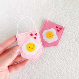 Little Fried Egg Mini Banner, Cute Egg Kitchen Decor, Small Wall Hanging, Felt Ornament, Pennant Banner, Lovers Gift, Stocking Stuffer - thumbnail 3