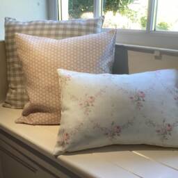 Cushion Covers in Olive & Daisy Agnes Linen Old Rose - thumbnail 2