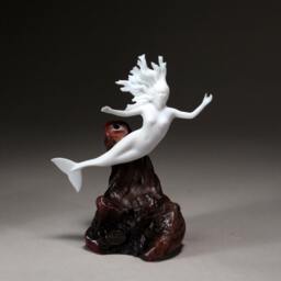 Mermaid Sculpture By John Perry 9 Inch Tall Pellucida On Polished Burlwood Base. Signed - thumbnail 2