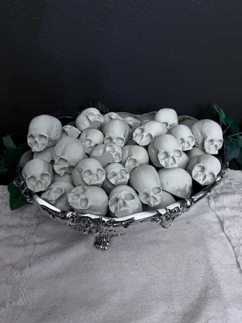 Lot Of 20 Realistic Mini Skulls - image 1