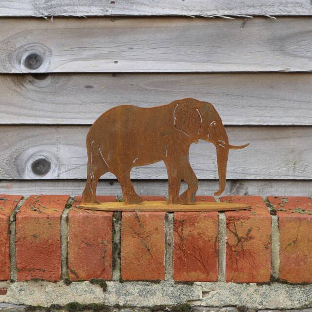Rusty Metal Elephant Garden Ornament, Outdoor Decor Gift - image 1