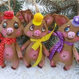 Set Of 5 Christmas Textile Ornaments Hand Painted Ginger Bread Scent Decor The Three Little Pigs Holiday Tree Ornament One A Kind Ready - thumbnail 4