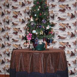 Christmas Tree Skirt, Western Santa Claus, Bullion Fringe, Red & Green, Brown Leather, Country D??cor - thumbnail 2