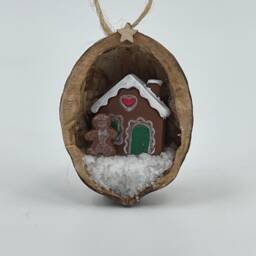 Gingerbread House in A Nutshell - Handmade Walnut Shell Christmas Decoration - thumbnail 2