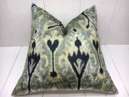 20x20 Handwoven Silk Ikat Pillow Cover - thumbnail 1
