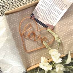 Letterbox Gift - Love Heart Valentines Wire Art Words Home Decor Wall Shelf - thumbnail 3