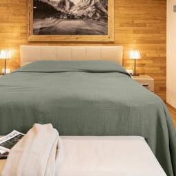 Moss Green Linen Bedspread - Forest King Queen Bed Cover- Natural Eco Heavy Coverlet- Stonewashed Flax Throw - thumbnail 3