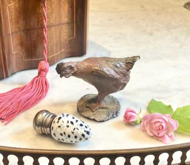 Don't Count Your Chickens Before They Are Hatched An Exquisite Small Solid Bronze Hen Sculpture With A Beautiful Patina , Signed , English - image 1