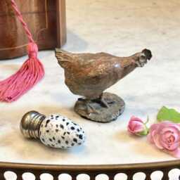 Don't Count Your Chickens Before They Are Hatched An Exquisite Small Solid Bronze Hen Sculpture With A Beautiful Patina , Signed , English - thumbnail 3