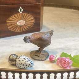Don't Count Your Chickens Before They Are Hatched An Exquisite Small Solid Bronze Hen Sculpture With A Beautiful Patina , Signed , English - thumbnail 2