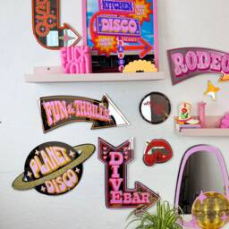 Retro Fun & Thrills Arrow Mirror - thumbnail 4