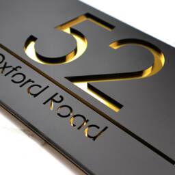 K Smart Sign - Laser Cut Matt Black & Gold Mirror Personalised Door Numbers House Plaques 3D Number 30cm X 16cm - thumbnail 3