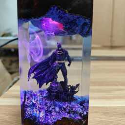 Leon Kennedy Resin Lamp- Fanmade Resident Evil Gaming Collectible Display - Handcrafted Epoxy Night Light Gift For Action Fan - thumbnail 4