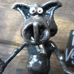Vegetarian Pig Sculpture Made From Recycled Steel - thumbnail 2