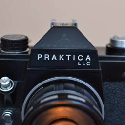 Praktica Camera Lamp Retro Desk Lamp With Tripod & Edison Bulb - thumbnail 3