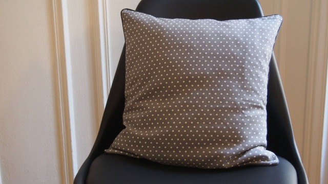 Wrap Cushion Cover in Anthracite Gray Piping Cotton 40x40 cm - image 1
