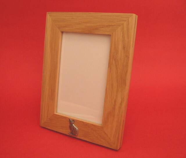 "Short Hair Cat Portrait Real Oak Picture Frame 6"" X 4" - image 1