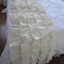 Linen Ruffled Bed Scarf - Ivory White Waterfall Tiered Bedding Throw - thumbnail 3