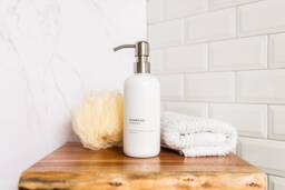 White Plastic Shampoo & Conditioner Bottles, Minimalist, Refillable 16 Oz, 32 Soap Dispenser, Shower Dispenser Set