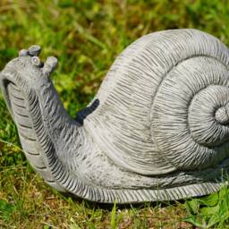 Garden Snail Stone Statue Outdoor Ornament - British Wildlife Animal Decoration UK Lawn Gift - thumbnail 2