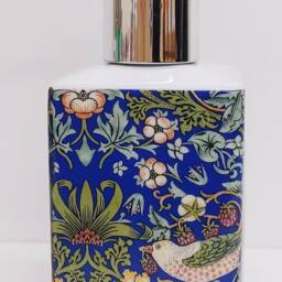 William Morris Strawberry Thief Blue Soap Dispenser Porcelain 200 Ml 7Oz Birds Garden Fantasy Floral Liquid Pump Hand Decorated UK - thumbnail 3