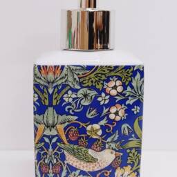 William Morris Strawberry Thief Blue Soap Dispenser Porcelain 200 Ml 7Oz Birds Garden Fantasy Floral Liquid Pump Hand Decorated UK - thumbnail 2