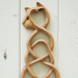 Celtic Cat Knot Wood Carving, Feline Animal Totem Wall Hanging - thumbnail 3