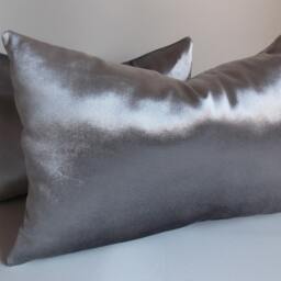 Set Of 2 Silver Velvet Lumbar Pillow Covers - thumbnail 2