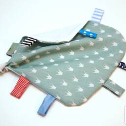Cuddly Blanket, Comfort Cuddly Blanket For Girls Or Boys in Pink/Blue/Green With Crowns - thumbnail 4