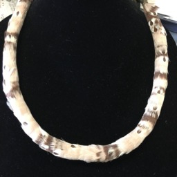 Handmade Goose Feather Lei Kamoe Accented With Erkel Francolin Unique Hawaiian Style Lei Hulu - thumbnail 2