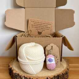 Knitting Gift Set, Handmade Wool Ball Candle & One Yarn Keychain - For Knitter Lover Yarn - thumbnail 3