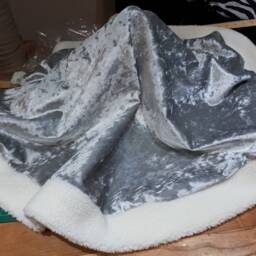 Crushed Velvet Xmas Tree Skirt - thumbnail 4