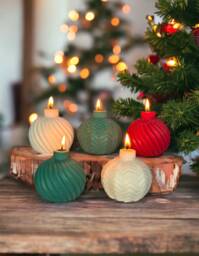 Large Christmas Ball Scented Candle, Christmas Ornaments, Festive Candle Gift, Winter Home Decor, Xmas Gift For Her, Stocking Filler, Red Green